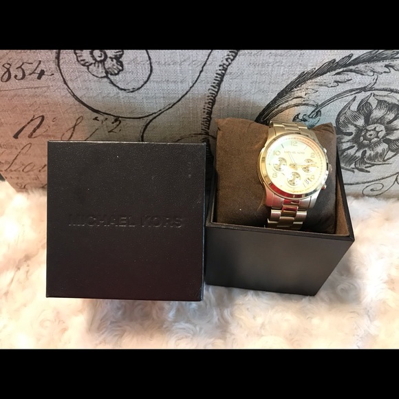 Authentic Michael Kors Watch MK-5550 - Picture 7 of 8